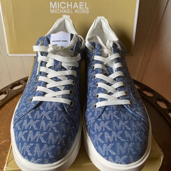 Michael Kors - Picture 1 of 6
